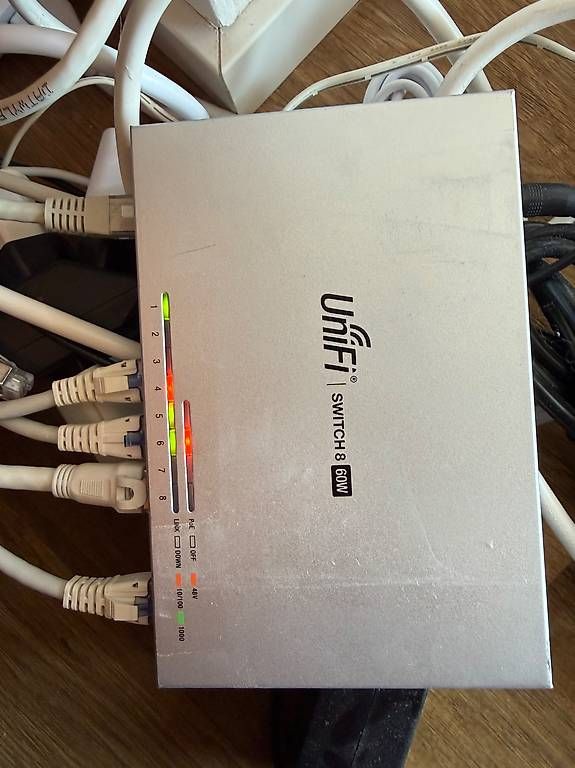 Hubs & Switches:  Ubiquiti Us-8-60w Switch – Gebraucht aus Rhäzüns von Jergus 1