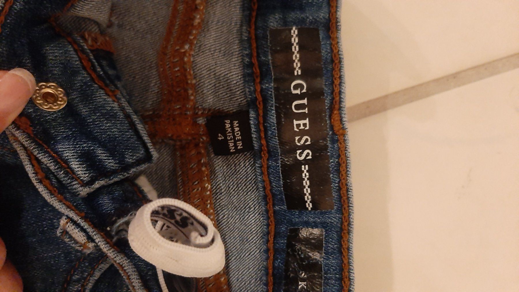Guess Pantaloni: K..110) Mädchen Hose Guess Gr.4 / 104 – Usato da Rickenbach b. Wil venduto da Sunshine224 2