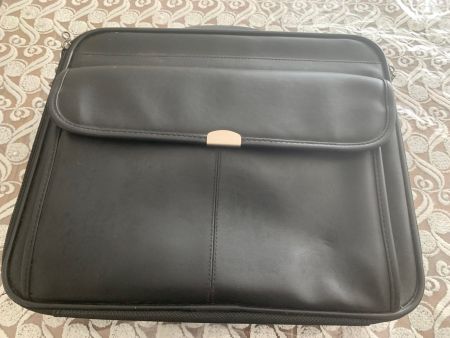 Dicota Businesstasche/Laptoptasche, schwarz, Wie Neu