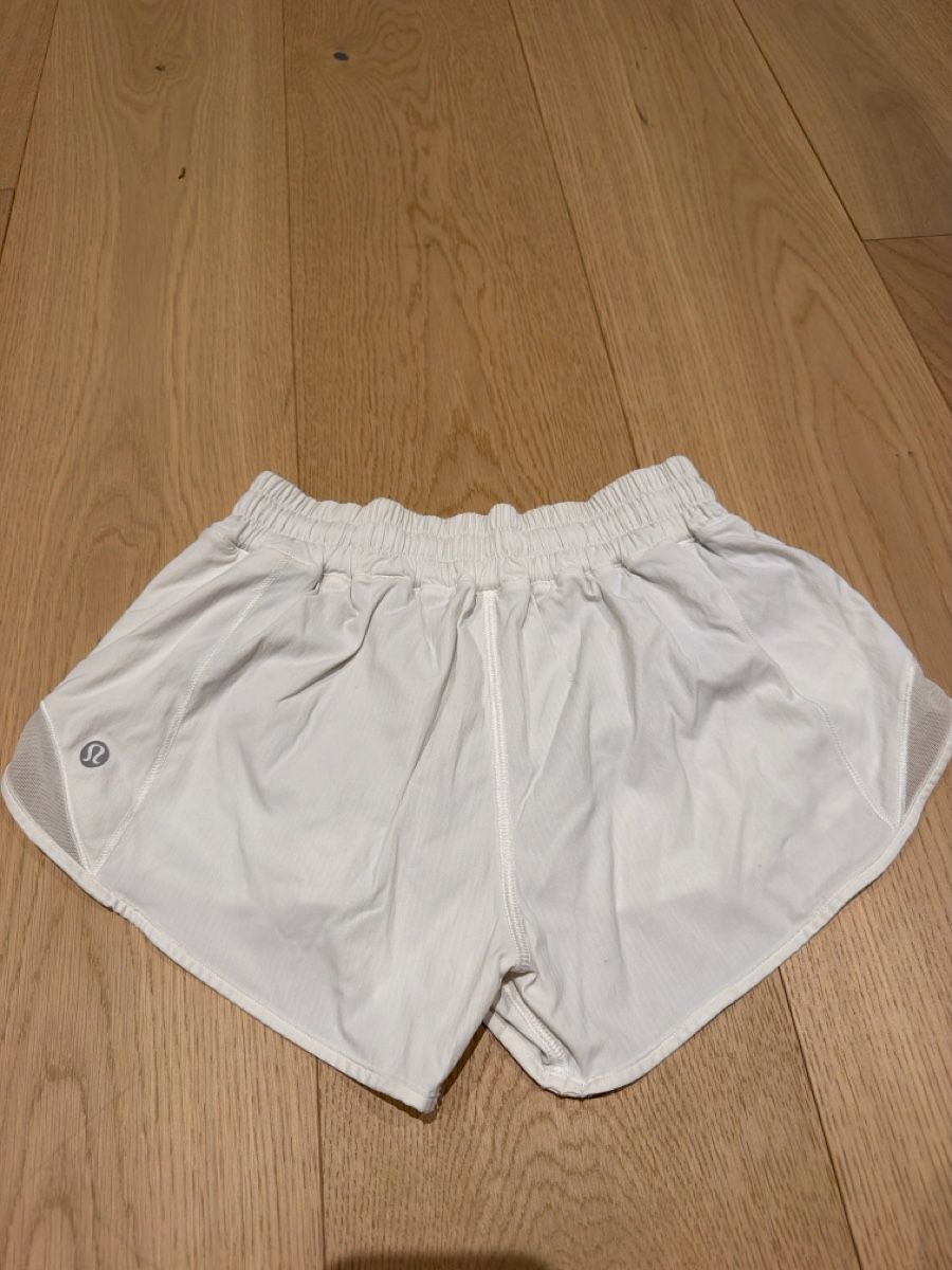 Lululemon Leggings: Lulu lemon shorts white – Usato da Zürich venduto da sat_6pvq 1