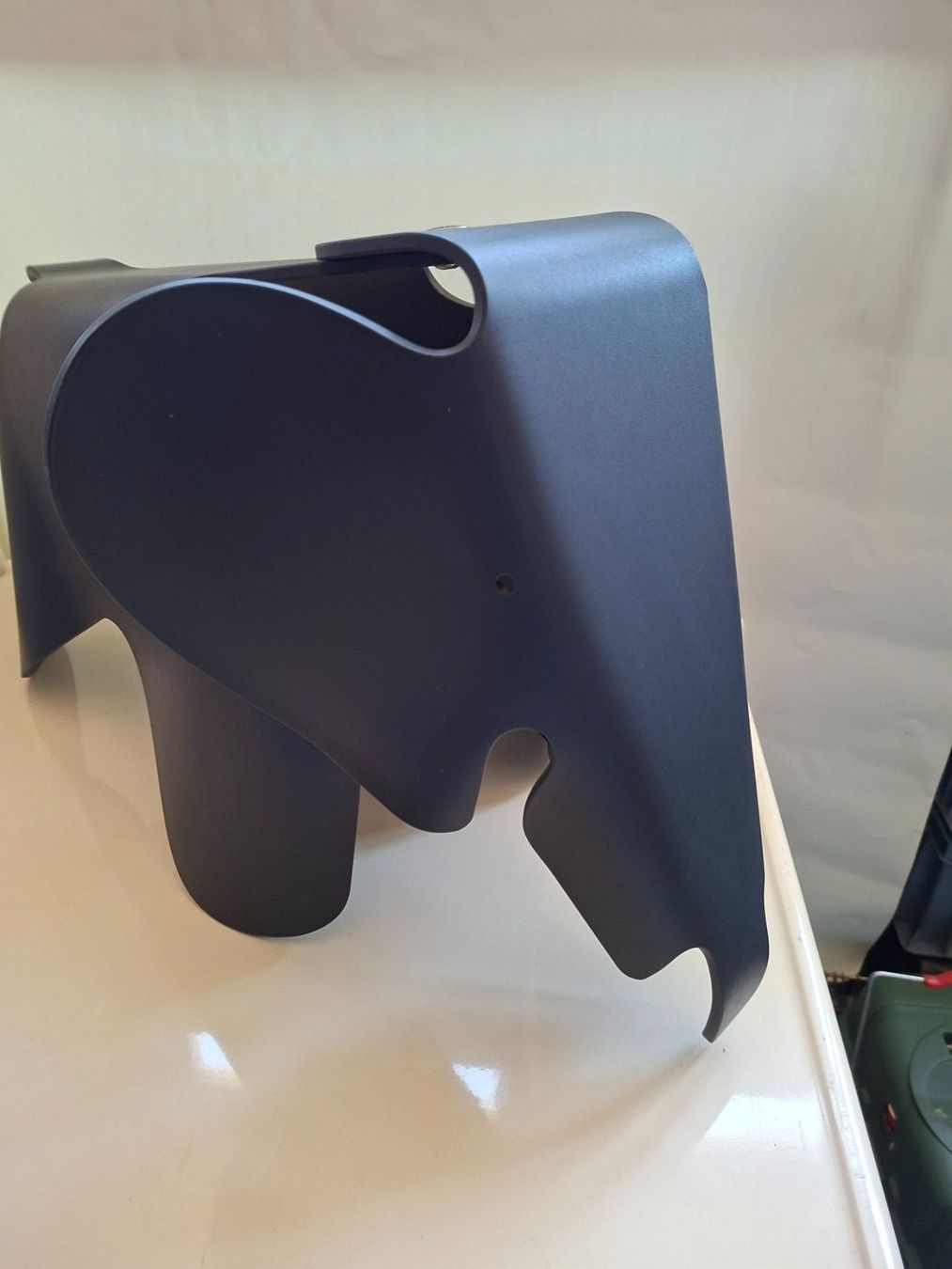 Vitra Hocker: Vitra Elephant schwarz – Gebraucht aus Erlach von silvia3235 2