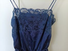 Dunkelblauer, sexy Body, mit Spitze, in M.