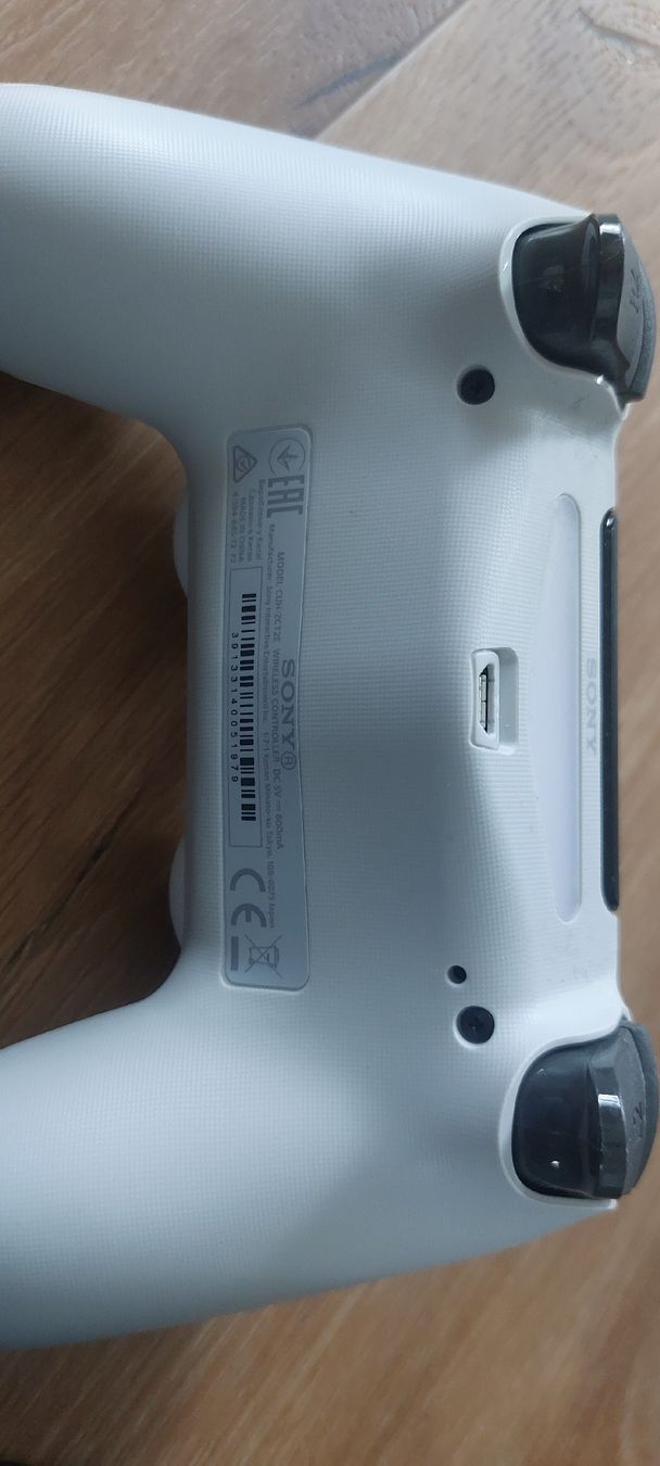 Controller: PS4 Controller Weiss, top Zustand. – Usato da Grosshöchstetten venduto da ali_5x2c 2