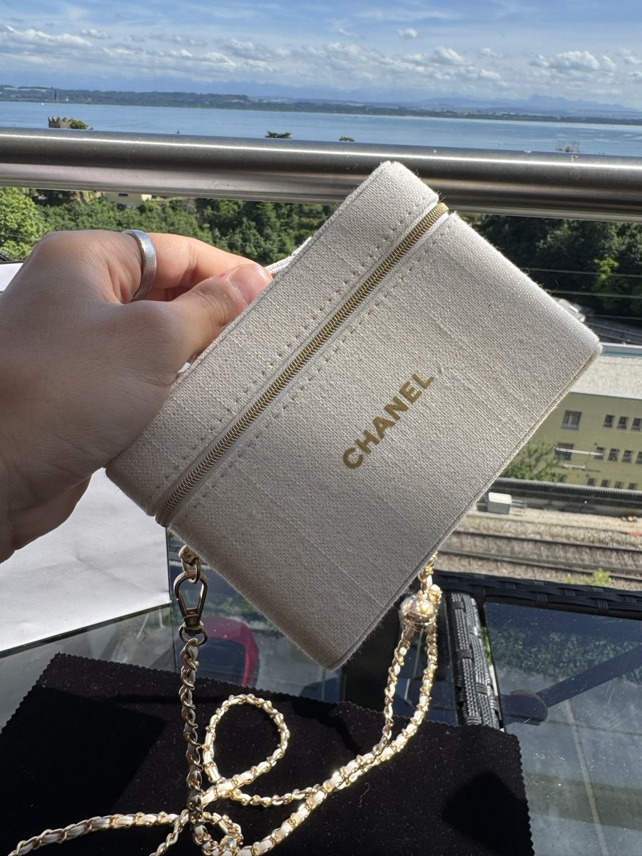 Chanel Sacs femmes: Sac Chanel Vanity VIP – Neuf avec emballage d'origine à Neuchatel par mar_9blm 9