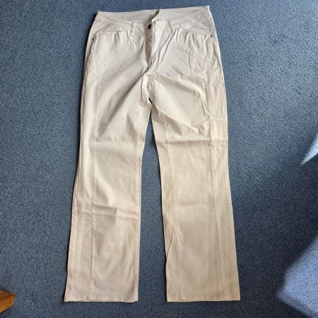Schöne weisse Damen-Jeans Gr. 20 (Kurzgrösse von Gr. 40)