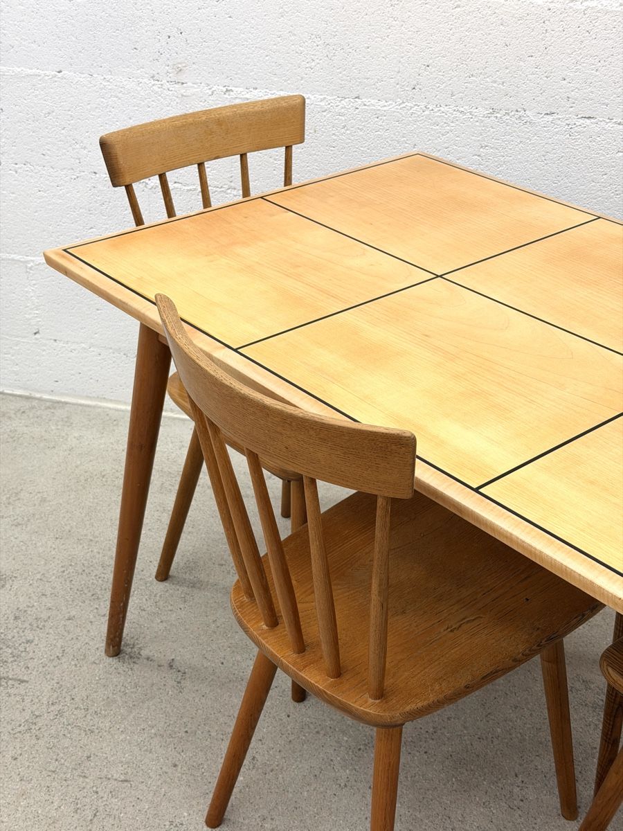Horgen Glarus Set di tavolo e panche: Table Hans Bellmann / Horgenglarus 1950 + 4 chaises Victoria – Usato da Genève venduto da vintageMC 1