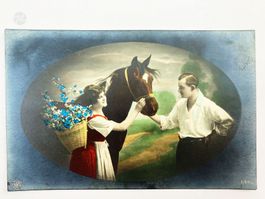 Fotopostkarte Frau mit Pferd Handkoloriert - um 1920 Antik