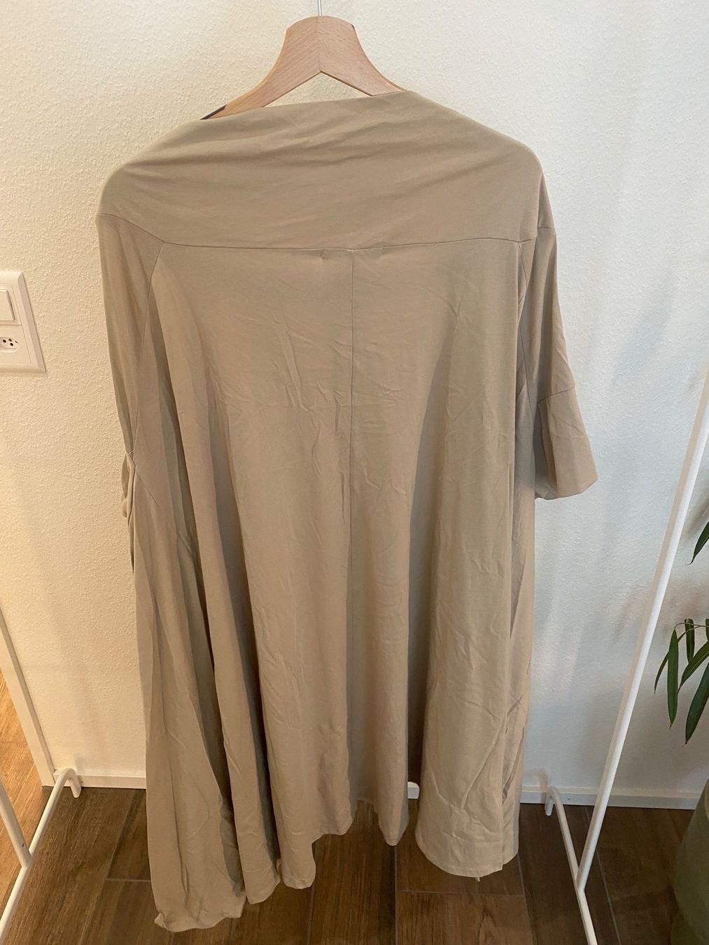 Rundholz Robes: Rundholz Kleid hellbeige weitfallend Gr. L oversized – Neuf (Voir description) à Arlesheim par san_w9vr 3