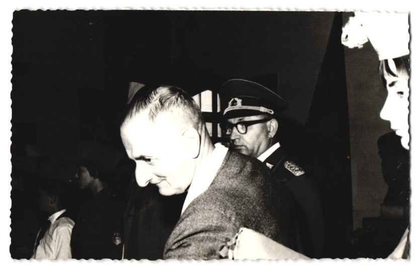 Photos & affiches: Fotografie Lyriker Bertolt Brecht bei ei – D'occasion à Berlin par bartko-reher