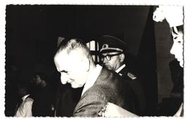 Fotografie Lyriker Bertolt Brecht bei ei