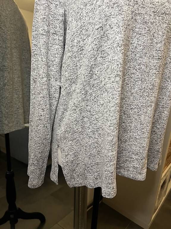 Maglioni & Felpe: Graumelierter Pullover Größe L-XL – Usato da Urdorf venduto da Marybyii 3