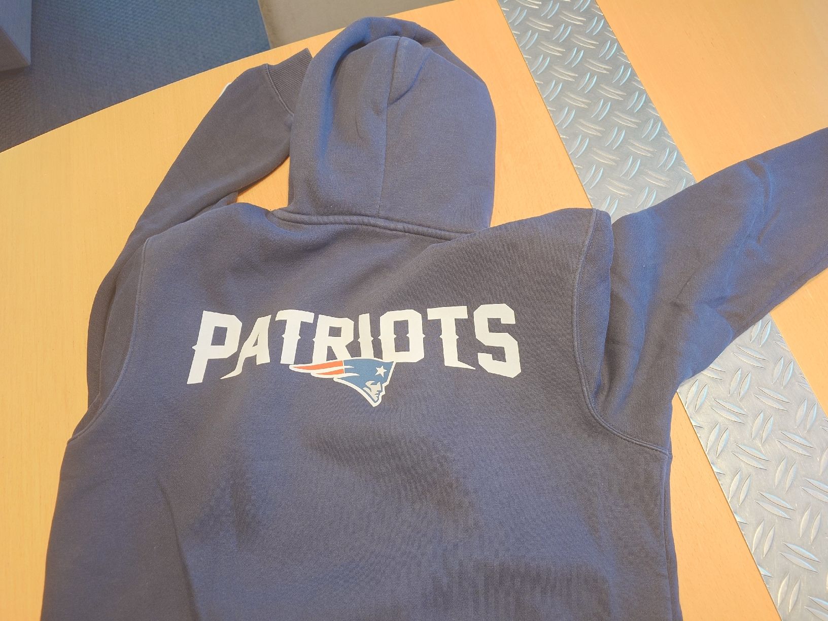 H&M Maglioni & Felpe: NFL Patriots Hoodie Grösse S – Usato da Kirchberg BE venduto da Myford 2