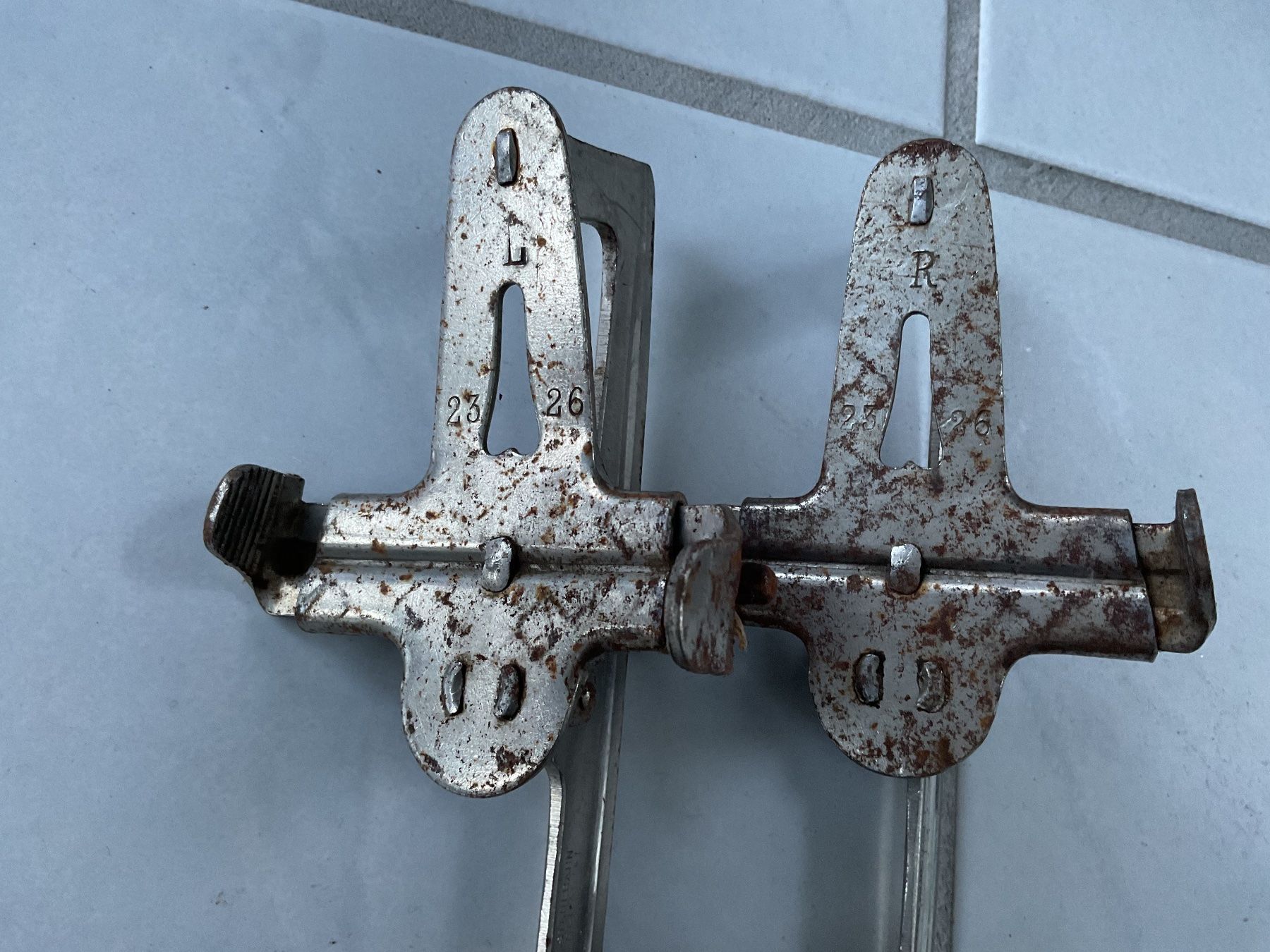 Pattini da ghiaccio: Antike Schlittschuhe – Usato da Adliswil venduto da bei_2b57 4