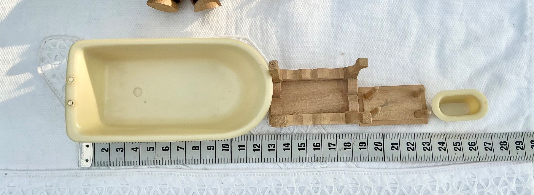 Case e mobili per bambole: ÄLTERE PUPPENSTUBENMÖBEL – Usato da Zell LU venduto da Silvermemory 7