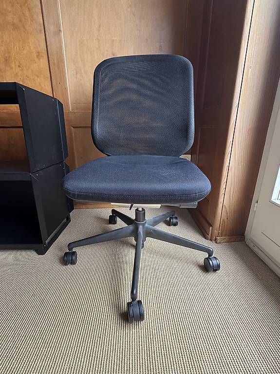 Stühle: Vitra Bürostuhl gratis – Gebraucht aus Kilchberg ZH von noa_yd6m