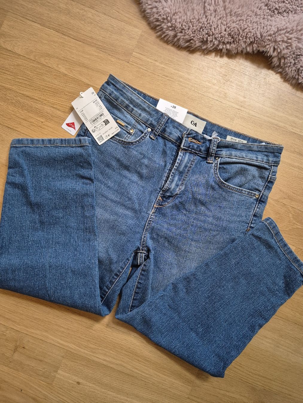 C&A Jeans: C&A Capri Jeans, neu mit Etikett, Gr. 38 – Nuovo e nell'imballaggio originale da Zürich venduto da mit_jz2x 2