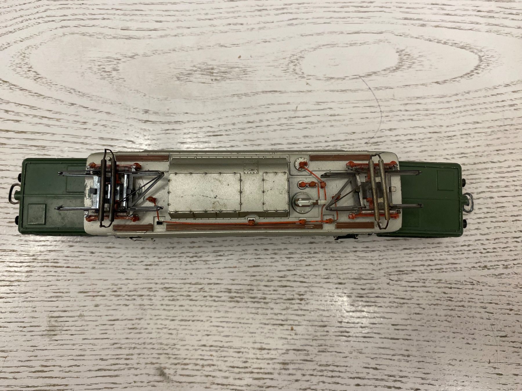 Märklin Modellini di ferrovie: Märklin 3022 DB BR 194 Krokodil – Usato da Lupsingen venduto da New-Haven 3