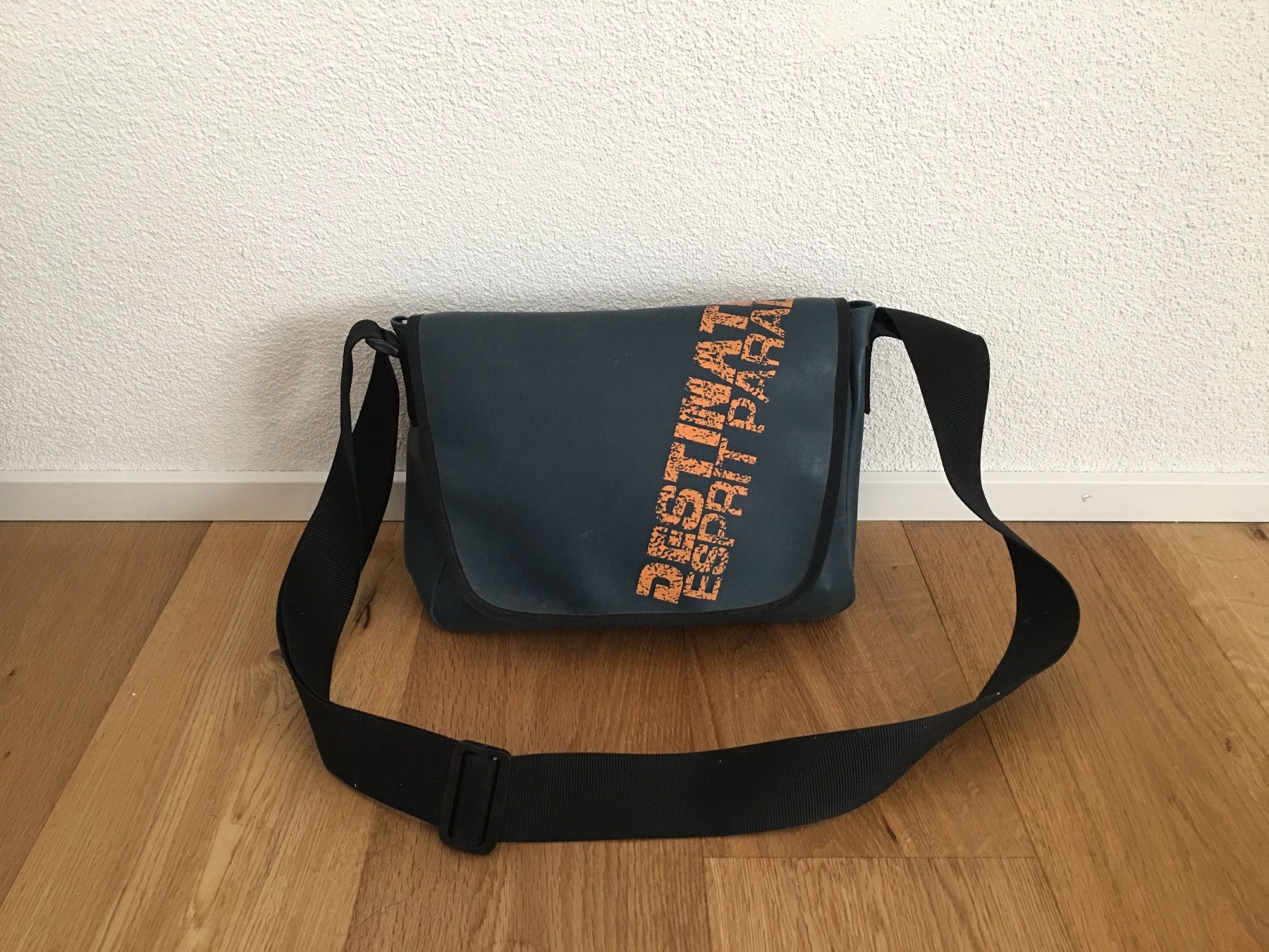 Esprit Sacs: Esprit Tasche 20x30 cm – Neuf (Voir description) à Suhr par mar_6lb7