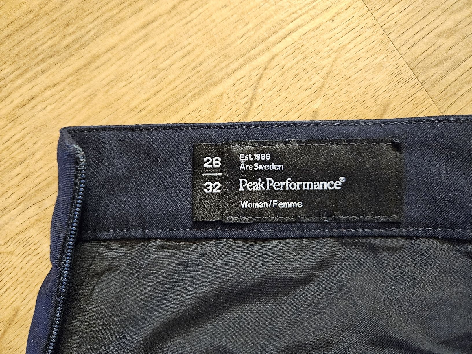 Peak Performance Pantaloni: Peak Performance Damen Hose Gr. 26/32, dunkelblau – Nuovo (secondo la descrizione) da Rhäzüns venduto da inf_rcj7 3