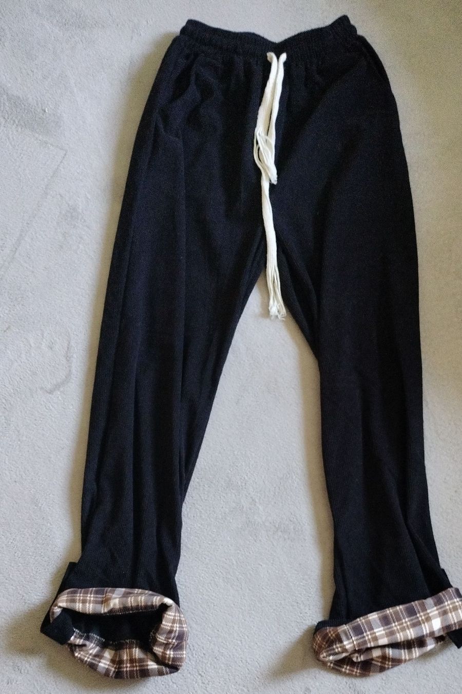 Hosen: Bequeme Hose in Schwarz mit Karomuster, M – Neu (gemäss Beschreibung) aus Dulliken von Wildolivetree