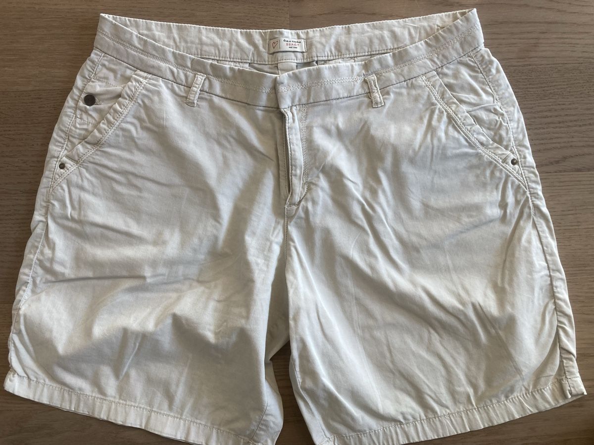 Pantaloni: Shorts von Esprit, hellbeige, Grösse 40 – Usato da Glattpark(Opfikon) venduto da koro23