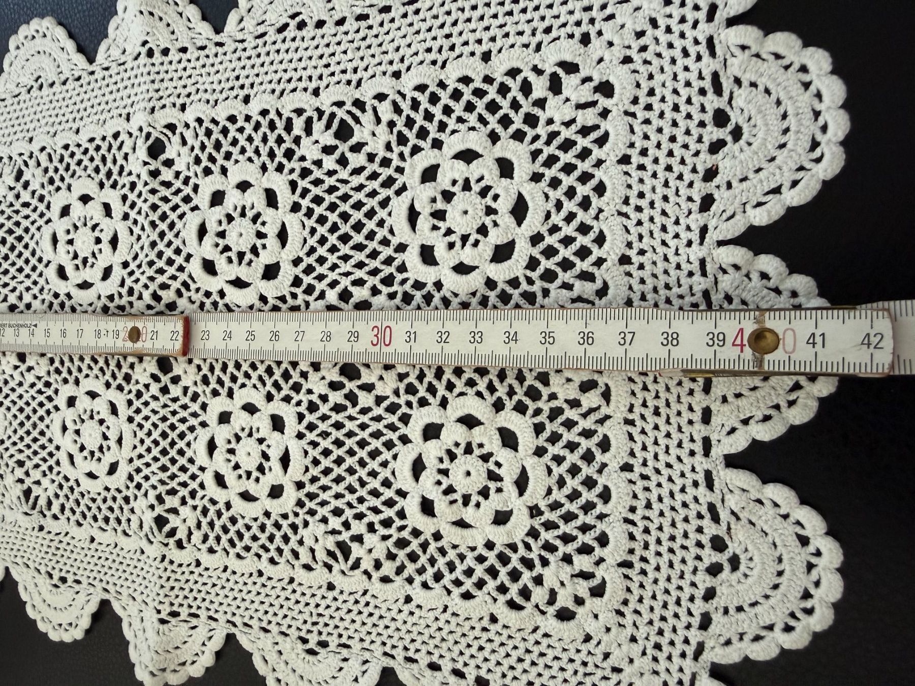 Sottobicchieri: Spitzendeckchen Handarbeit gehäkelt  41 x 25 cm – Usato da Subingen venduto da ArtBead 3