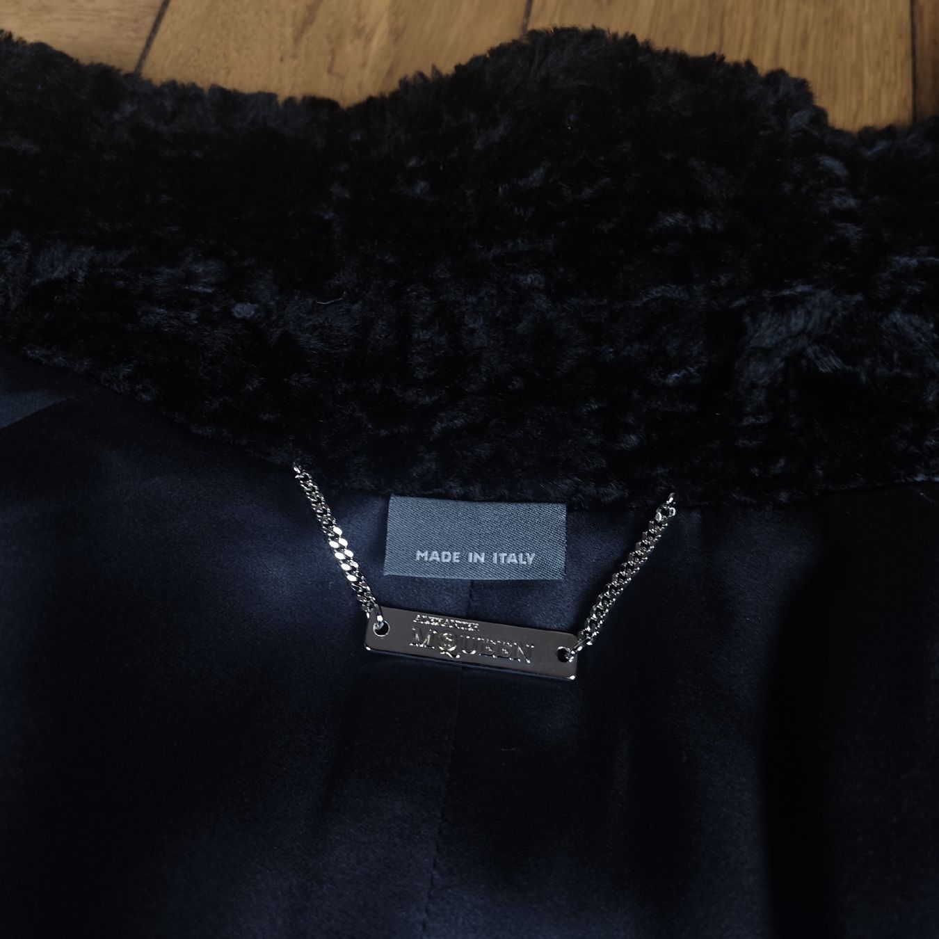 Alexander Mcqueen Mäntel: ALEXANDER MCQUEEN Mantel Kunstfell schwarz IT38 – Gebraucht aus Schaffhausen von clxud 5