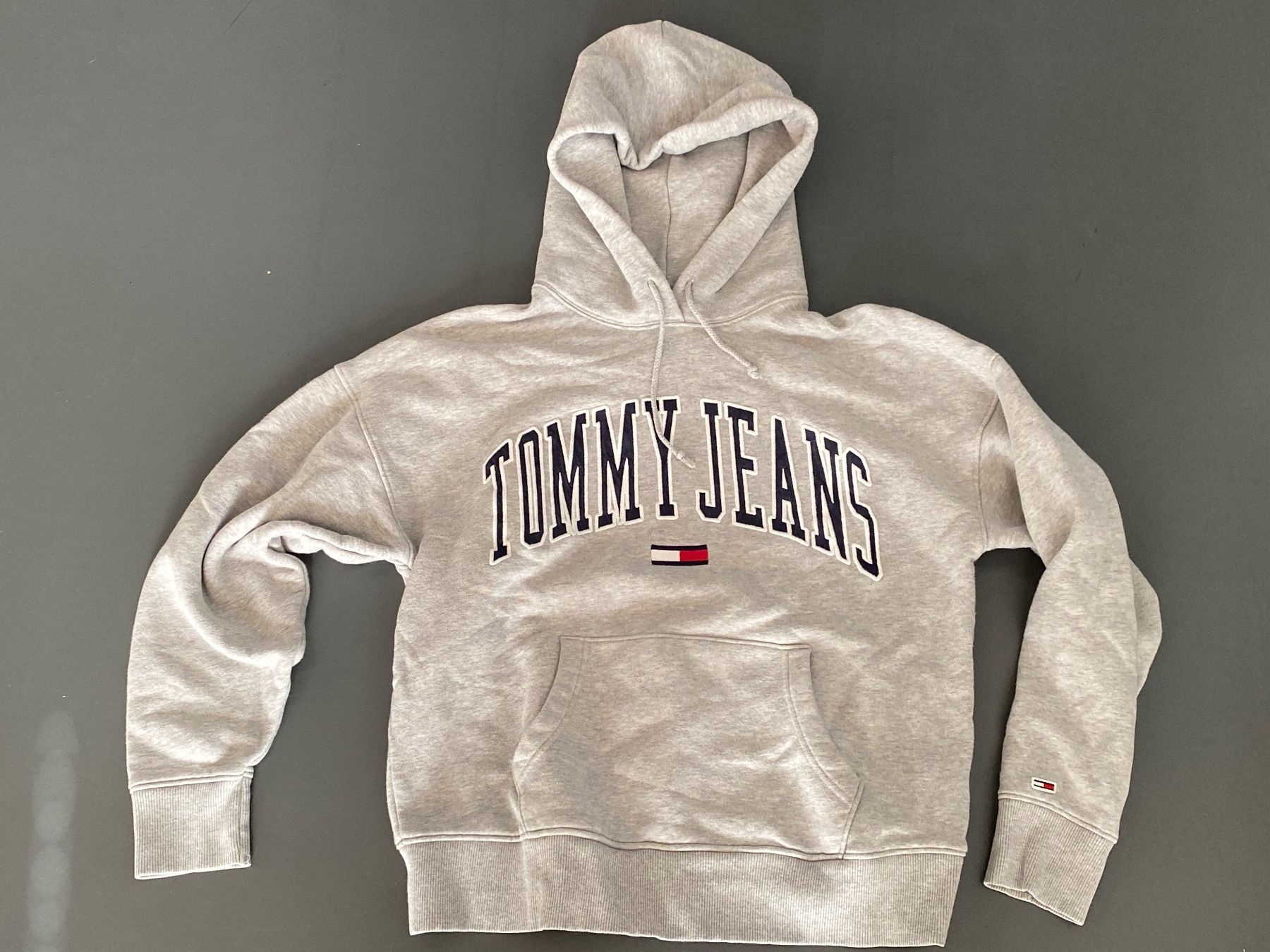 Tommy Hilfiger Pulls & Sweat-shirts: Tommy Kapouzenpullover grau Grösse XS – D'occasion à Konolfingen par sibi1977