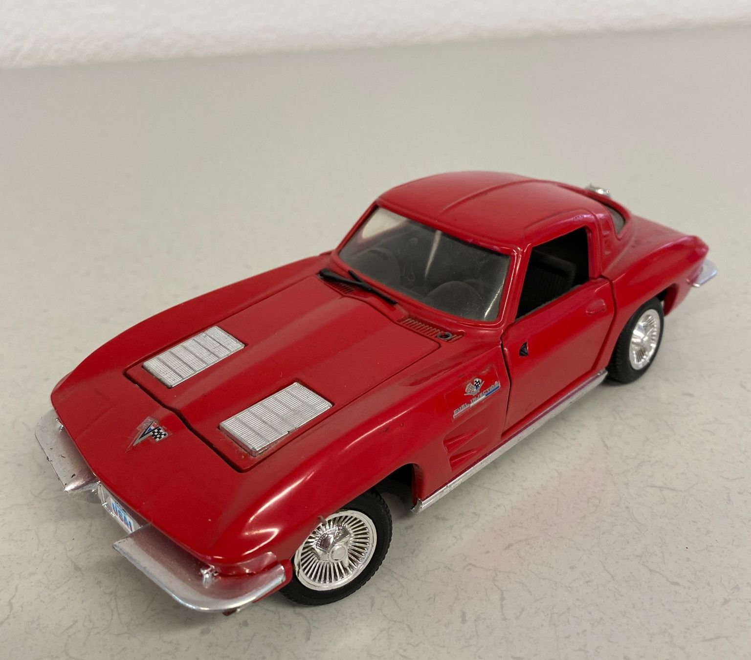 Chevrolet Modellini d'auto: Vintage Corvette Stingray Modellauto, 1/24 – Usato da Niederhelfenschwil venduto da Chleeblatt1938 4