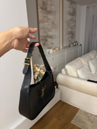 Shoulder Bag in Black