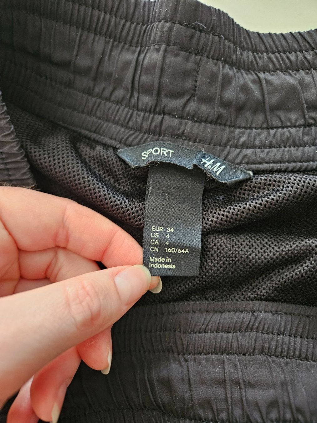 H&M Pantalons: Tolle, schwarze Sporthose Gr.34 – D'occasion à Schaffhausen par sabrina915 4