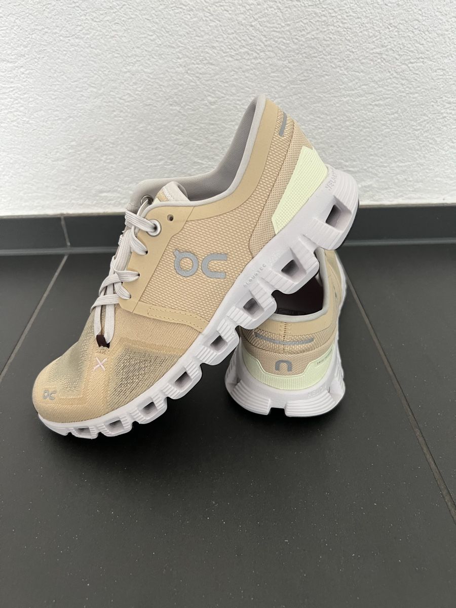 On Scarpe da donna: On Cloud Schuhe Gr: 37 – Nuovo e nell'imballaggio originale da Holziken venduto da 181281 8
