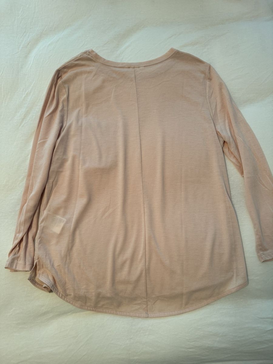 H&M T-Shirts: Pink Longsleeve Shirt with Pocket (Polyester) – Gebraucht aus Vesenaz von nat_mq8l 1