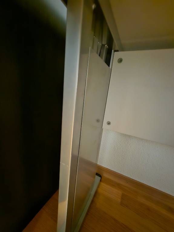 Bureaux: Tisch hellgrau Metallgestell Breite 120cm H.71cm – D'occasion à Zollikofen par Lexxy 4