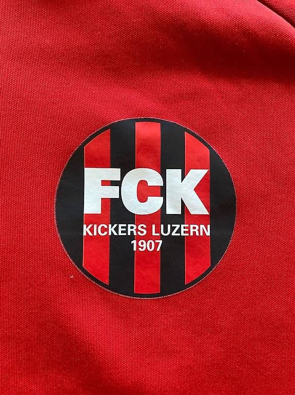 Canottiere & Pantaloni: Trainingsoberteil FCK Gr. 158-170 – Usato da Luzern venduto da Judith01112 1