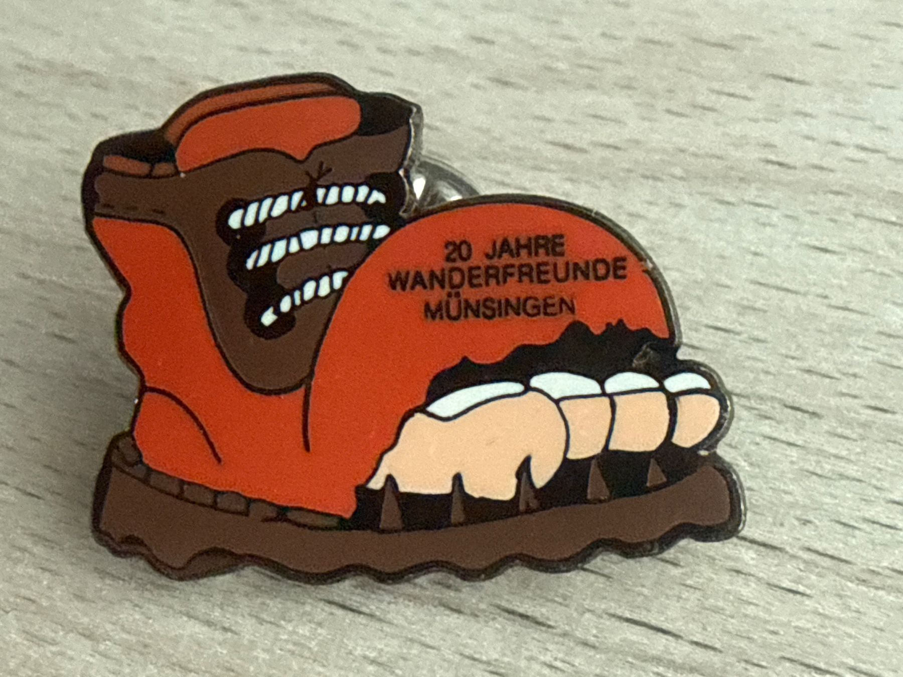 Plaketten & Abzeichen: Pin 20 Jahre Wanderfreunde Münsingen – Gebraucht aus Glattbrugg von Schweigmatt