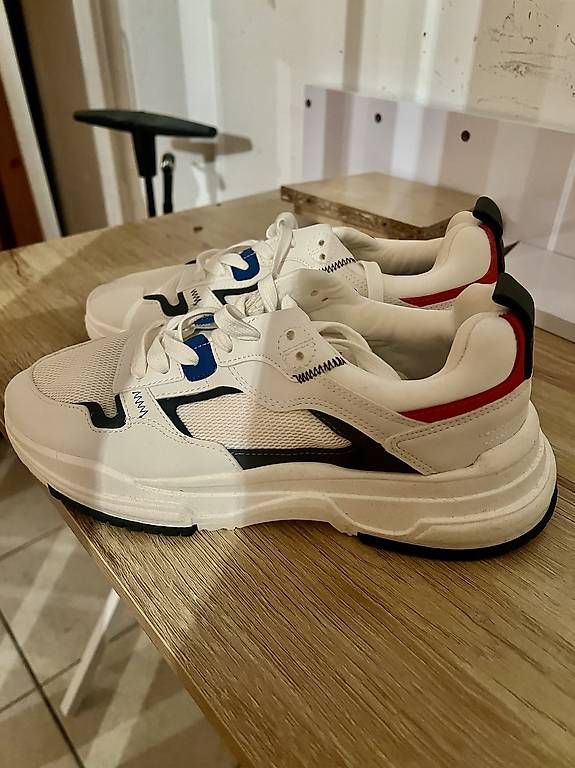 Scarpe da donna: Baskets blanches neuves !  – Usato da Martigny venduto da fou_9r6q