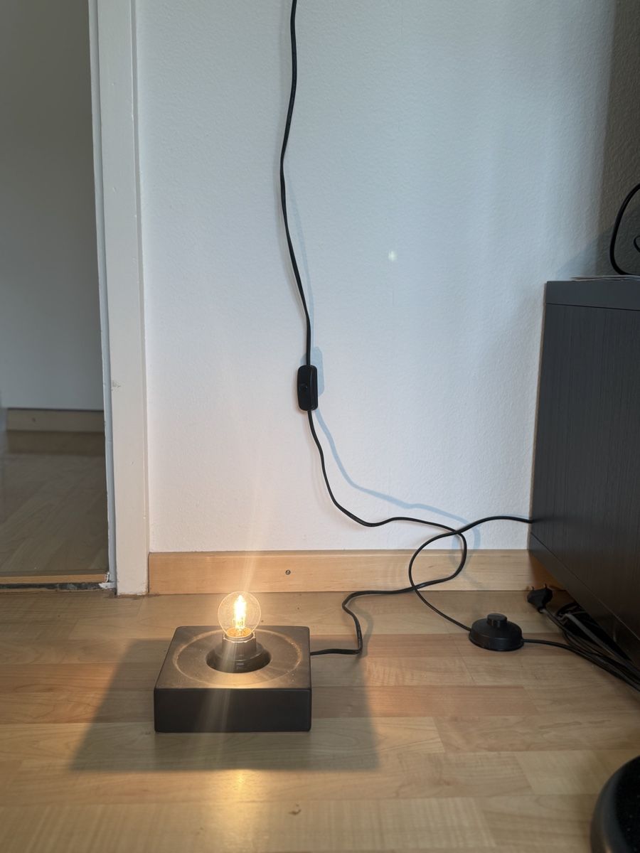 Lampade: Unique Table Lamp - Vintage Style Bulb - Great Condition! – Usato da Thalwil venduto da Maricortin