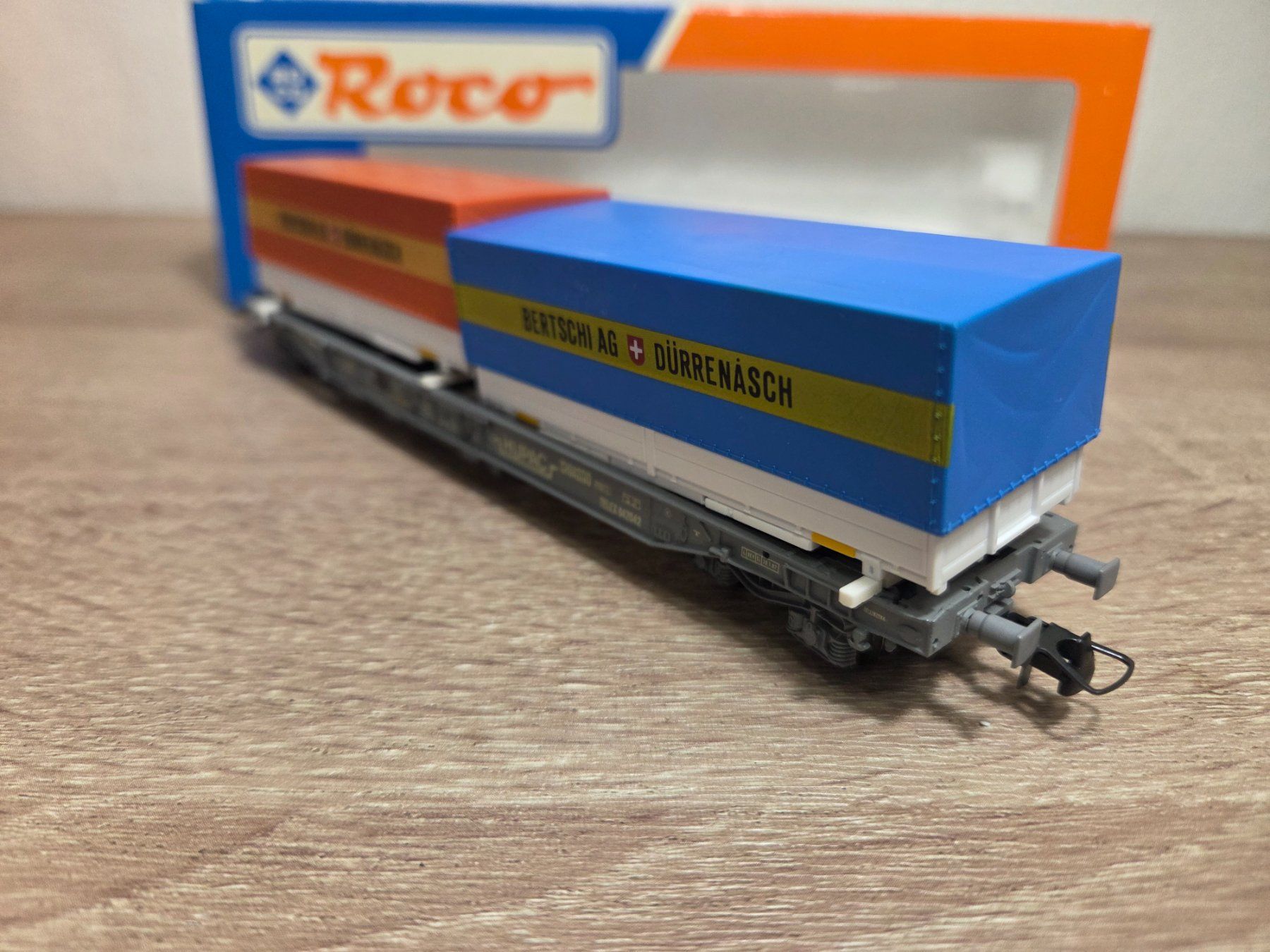 Roco Modellini di ferrovie: Roco 46365 Containerwagen Bertschi SBB H0 – Usato da St-Aubin-Sauges venduto da Lo_Go 3