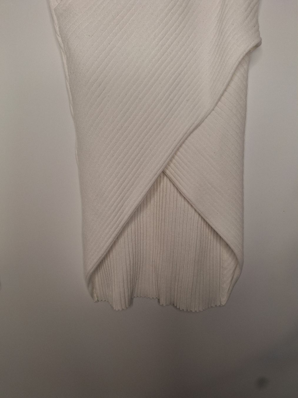 Guess Maglioni & Felpe: Guess Strickpullover  weiss, Gr. S, sexy Rückenausschnitt – Usato da Adlikon b.Regensdf venduto da che_xxb9 6
