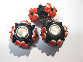 2 Grosslochperlen, Glas Beads schwarz/orange mit Blume
