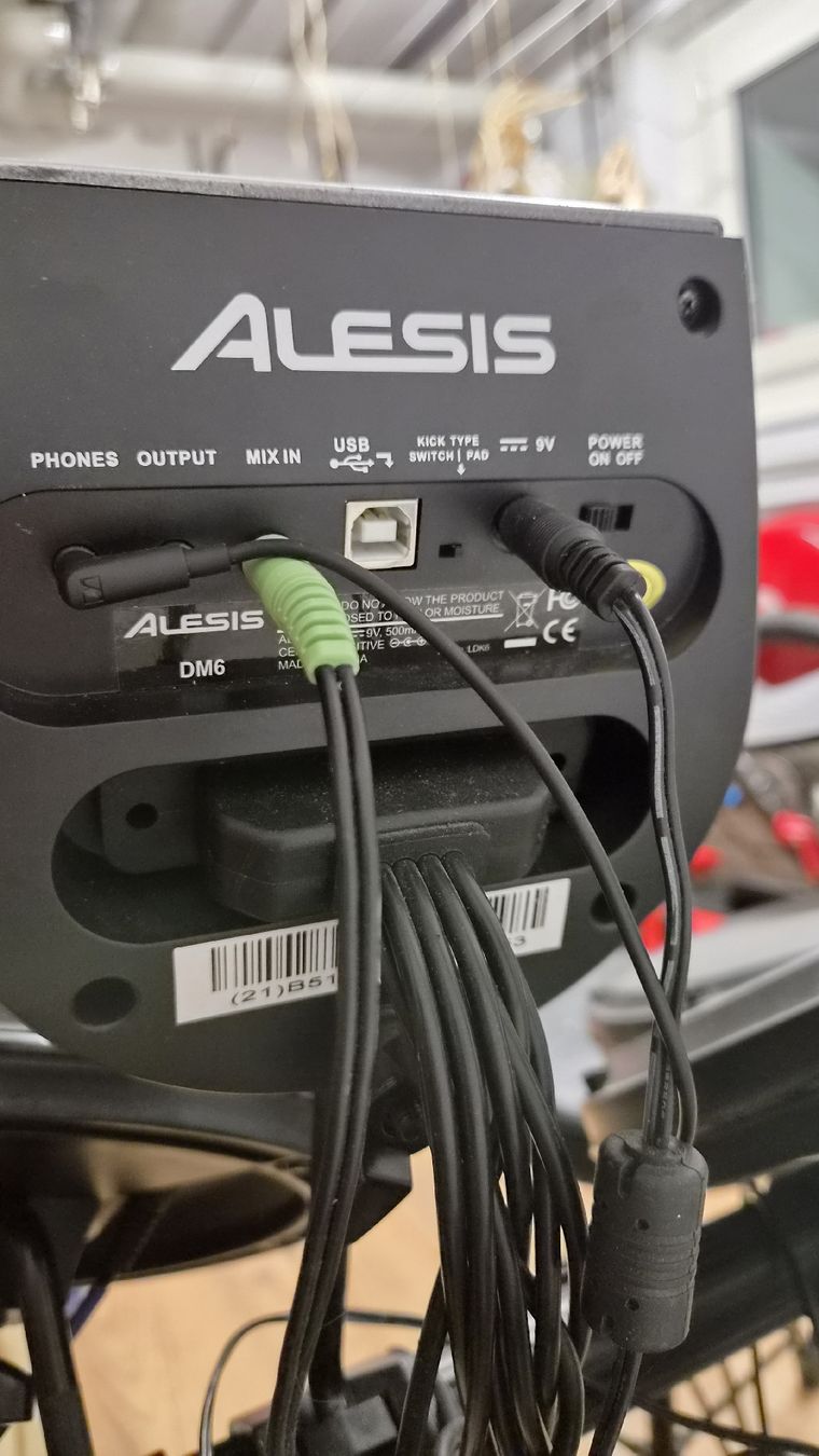 Alesis Strumenti musicali: E-Drum von Alesis DM6 – Difettoso da Beckenried venduto da luca1231 2