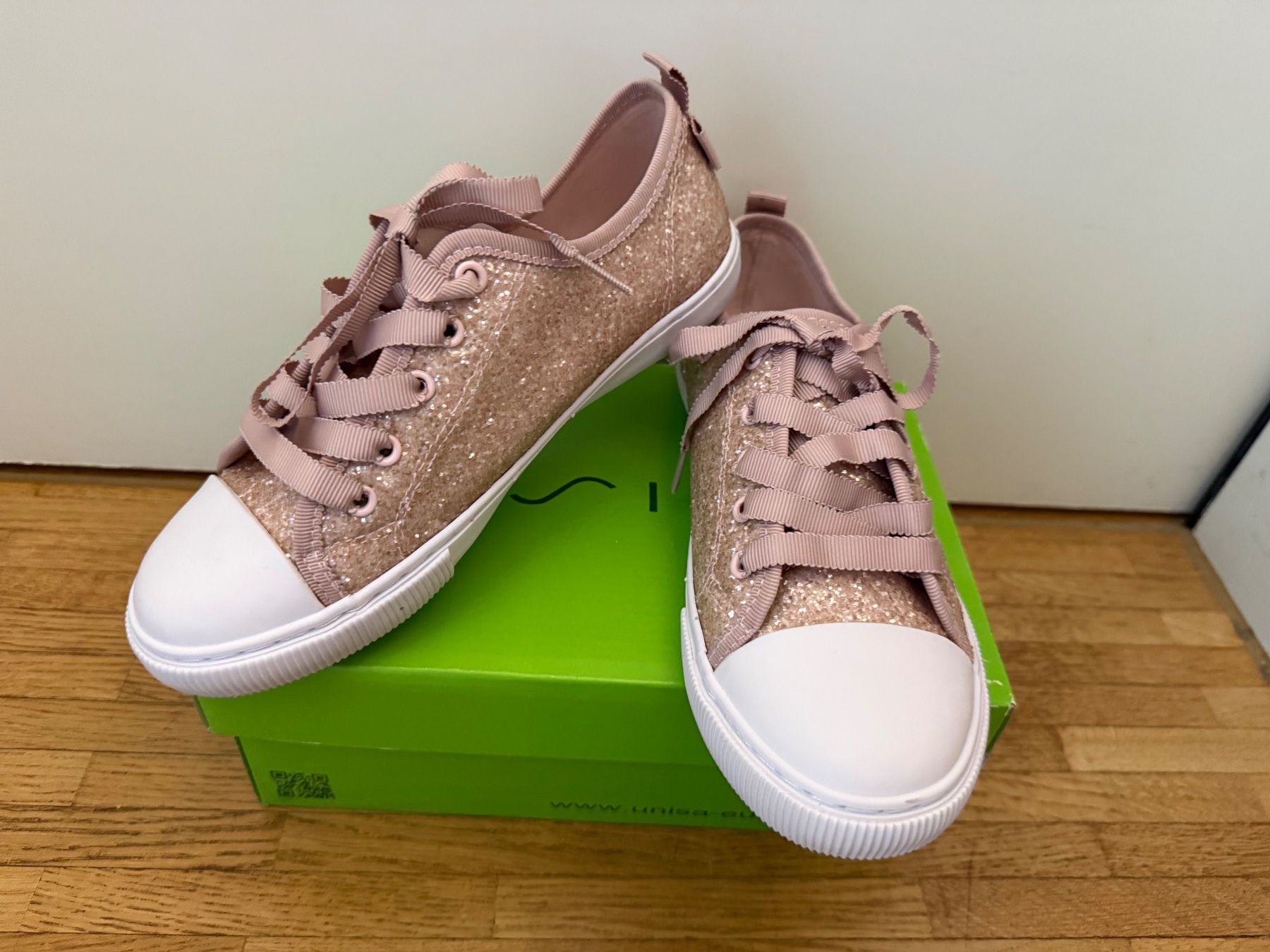 Unisa Scarpe per ragazze: Schuhe Unisa Gr.34 Neu – Nuovo e nell'imballaggio originale da Zürich venduto da makmakmak
