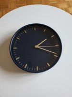Wanduhr dunkelblau mit goldfarbenen Zeigern