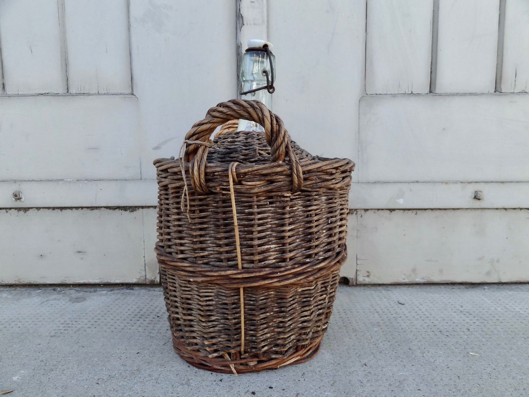 Bottiglie: alte Korbflasche mit Bügelverschluss – Usato da Kerzers venduto da Flaschenposten 2