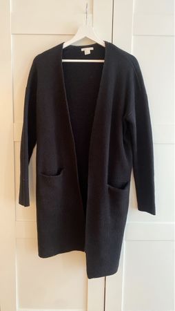 Schwarze lange Strickjacke in Grösse S