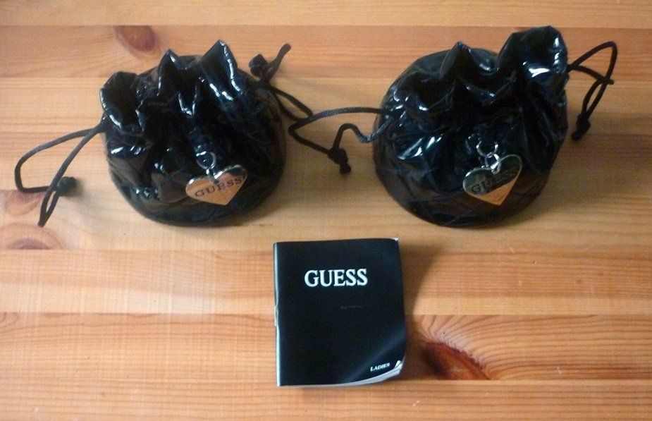 Guess Montres: 2 GUESS- Schmuck-/ Uhrenbeutel – D'occasion à Adliswil par di_hans