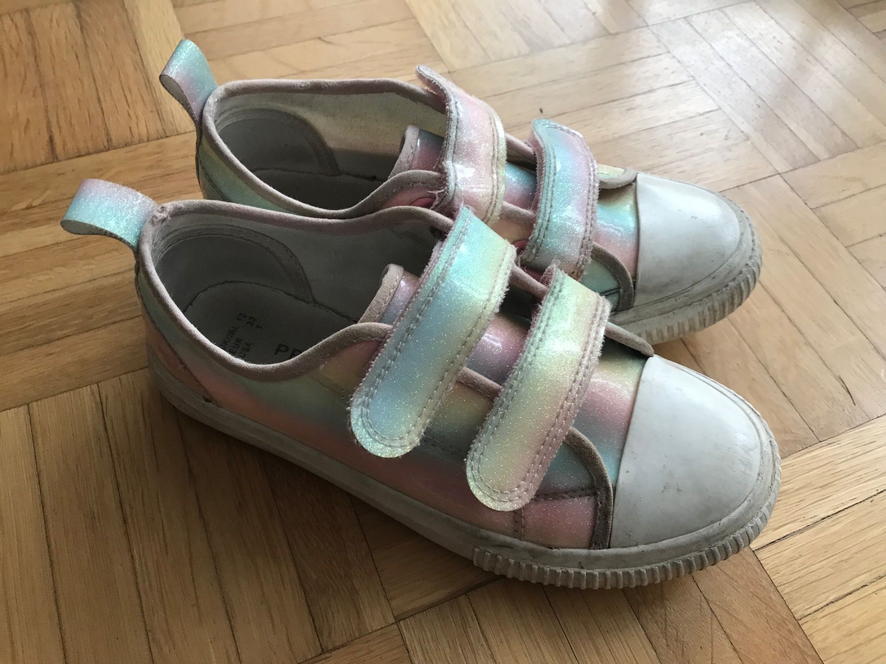Scarpe per ragazze: Mädchen Schuhe mit Glitzer-Regenbogen-Farben Grösse 32 – Usato da Emmenbrücke venduto da Hathor123
