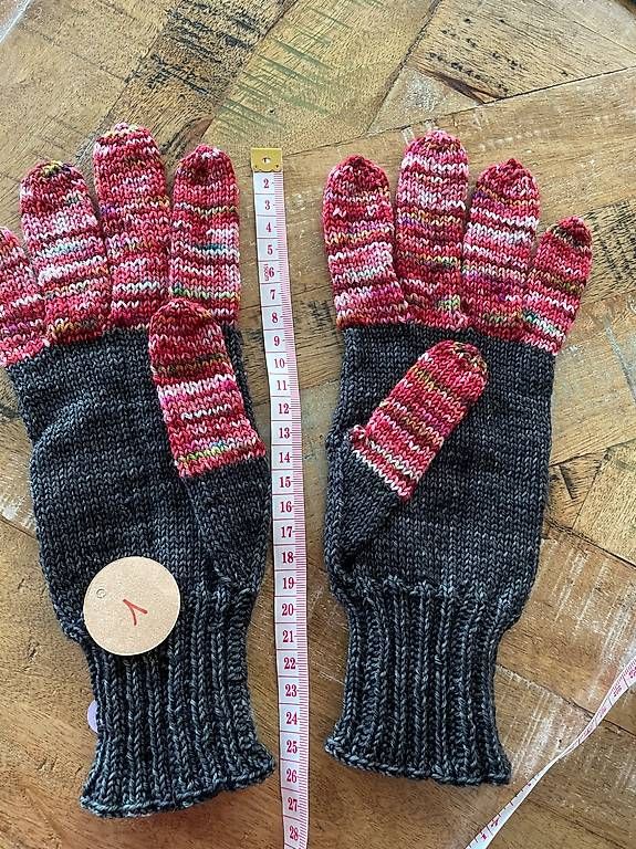 Guanti & manicotti: Fingerhandschuhe handgestrickt Merino  – Nuovo e nell'imballaggio originale da Liestal venduto da Strigg-Grossmami 8