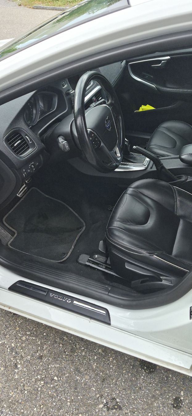 Volvo Autos: Volvo V40 T5 R-Design 254PS – D'occasion à Dottikon par spore1990 9